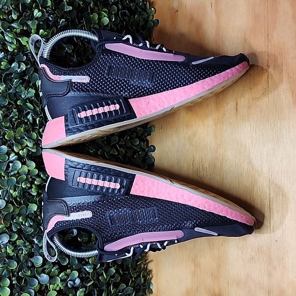 Adidas NMD R1 Spectoo NASA Shoes | Size: 7 Womens | Black & Pink - Picture 3 of 7